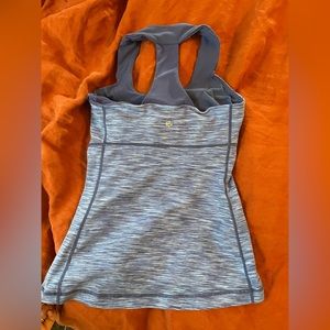 Lululemon medium work out tank top with built-in bra